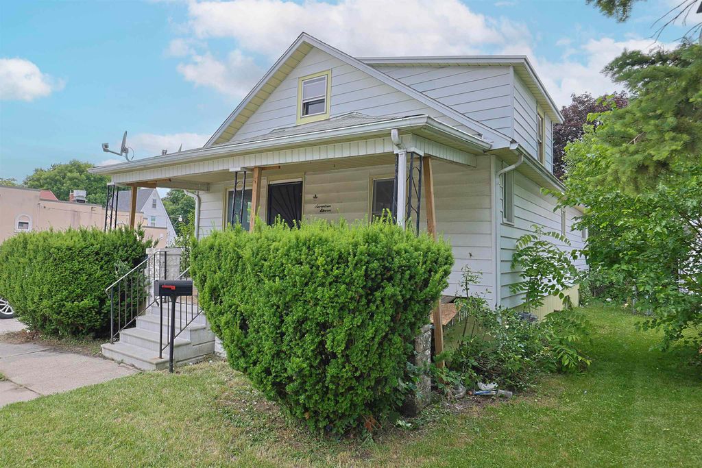 1711 Columbus Avenue, Bay City, MI 48708