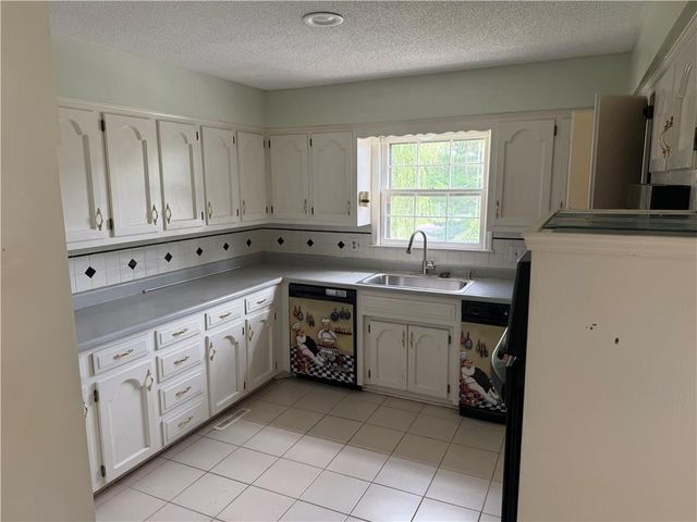 15111 E 44th Street, Independence, MO 64055