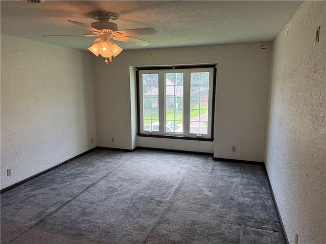 15111 E 44th Street, Independence, MO 64055