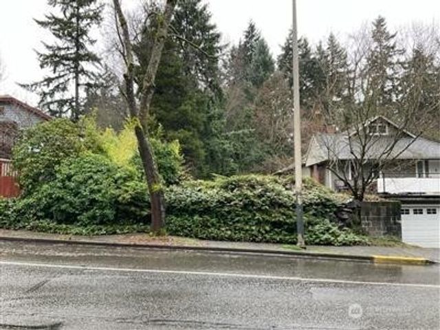 11744 35th Avenue NE, Seattle, WA 98125