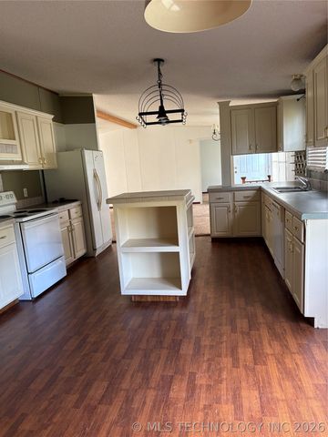 35977 W 31st Street S, Mannford, OK 74044