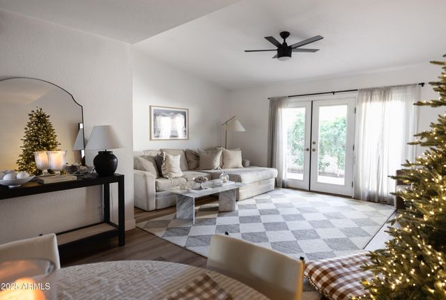 2906 E AVENIDA OLIVOS --, Phoenix, AZ 85016