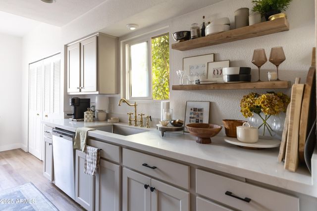 2906 E AVENIDA OLIVOS --, Phoenix, AZ 85016