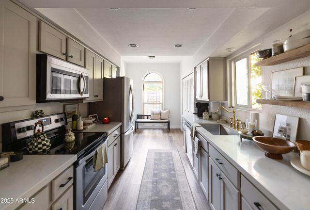 2906 E AVENIDA OLIVOS --, Phoenix, AZ 85016