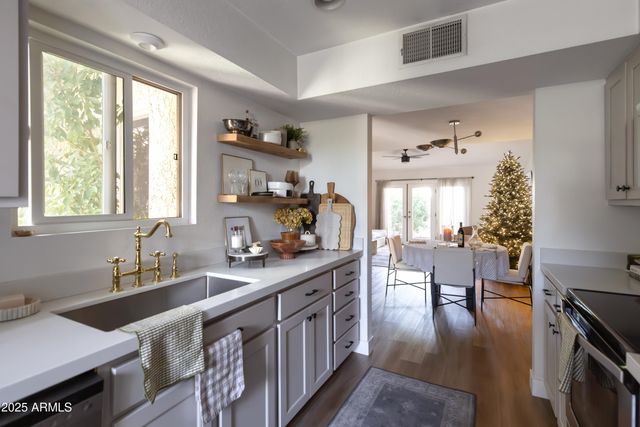 2906 E AVENIDA OLIVOS --, Phoenix, AZ 85016