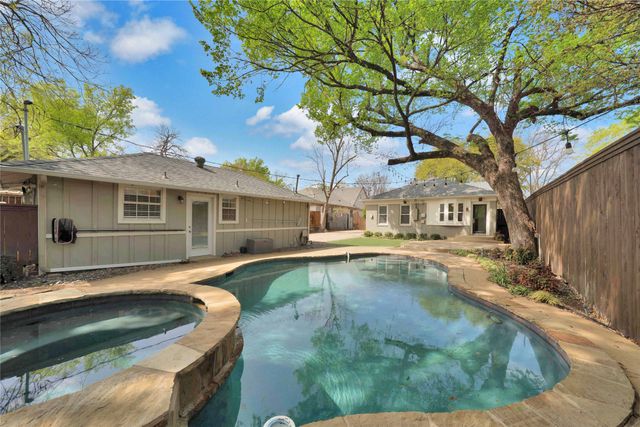 930 N Clinton Avenue, Dallas, TX 75208