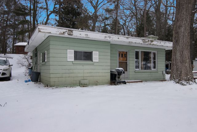 63 E Piney Road, Manistee, MI 49660