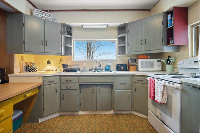 63 E Piney Road, Manistee, MI 49660