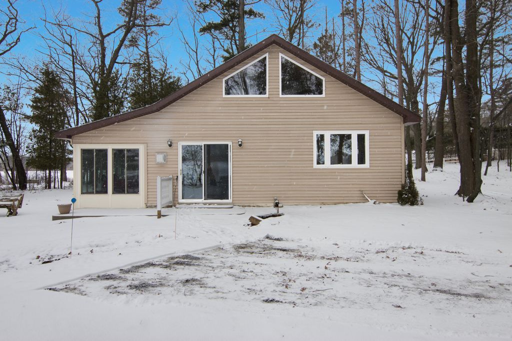 63 E Piney Road, Manistee, MI 49660