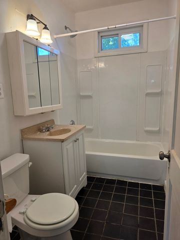 14 Douglas Ct 3rd FL, Worcester, MA 01603