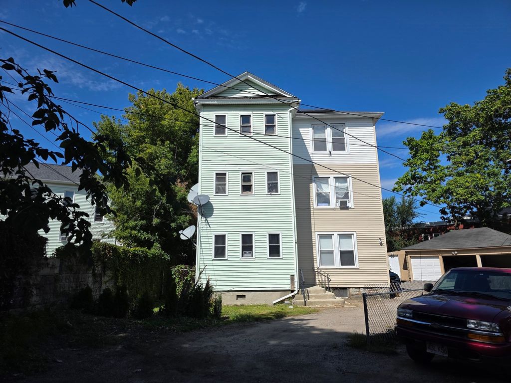 14 Douglas Ct 3rd FL, Worcester, MA 01603