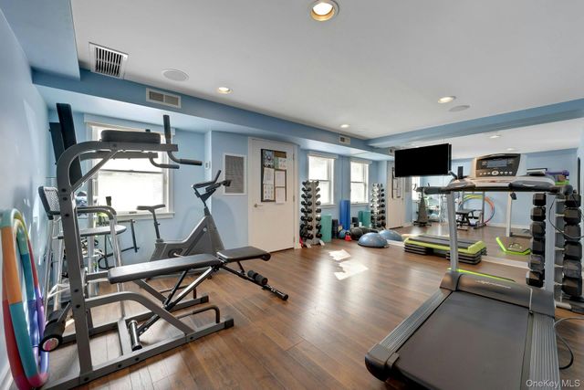 32 Penny Lane, Scarsdale, NY 10583