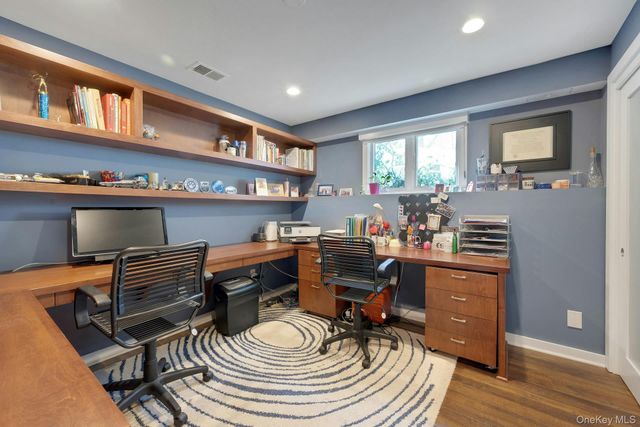 32 Penny Lane, Scarsdale, NY 10583