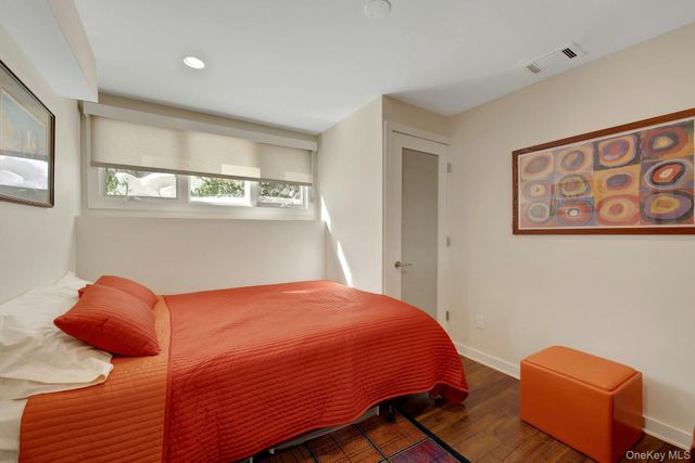 32 Penny Lane, Scarsdale, NY 10583