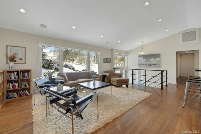 32 Penny Lane, Scarsdale, NY 10583