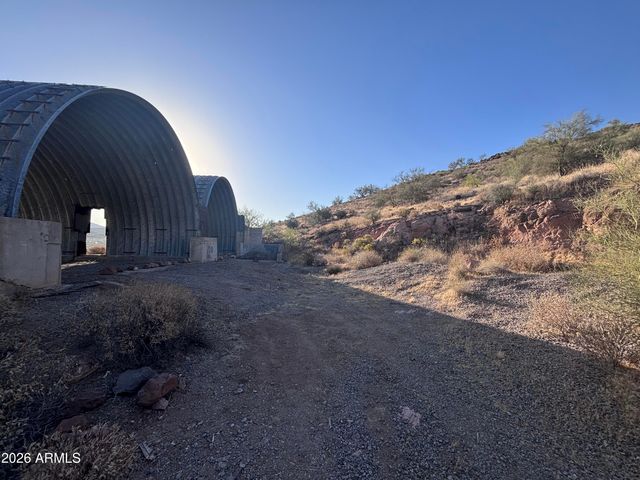 44000 N 10th Street -, New River, AZ 85087
