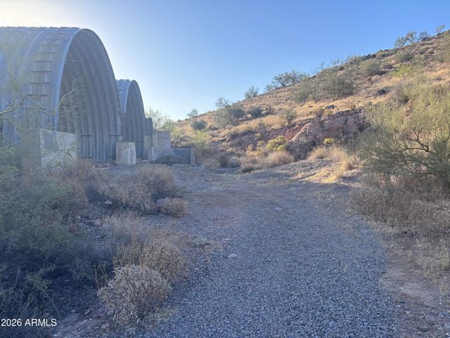 44000 N 10th Street -, New River, AZ 85087