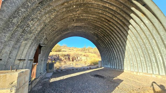 44000 N 10th Street -, New River, AZ 85087