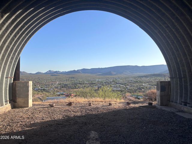 44000 N 10th Street -, New River, AZ 85087
