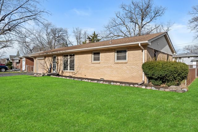 411 Softwood Drive, Hobart, IN 46342