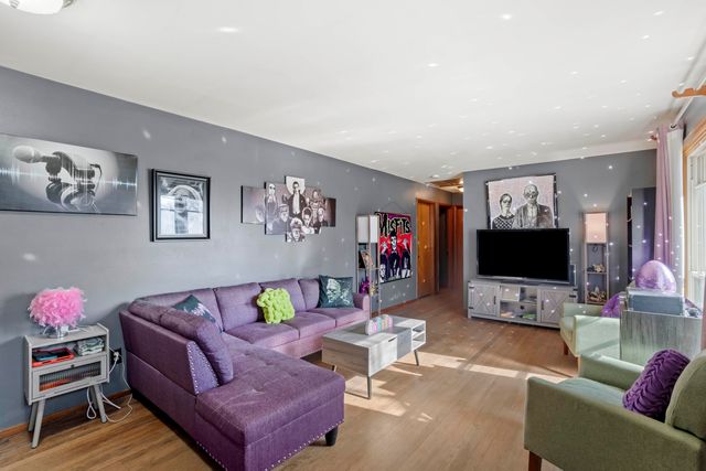 411 Softwood Drive, Hobart, IN 46342