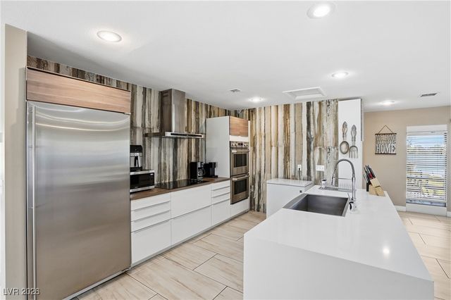 2650 Belcastro Street, Las Vegas, NV 89117