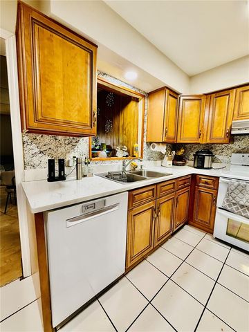 2416 WISHING WELL CIRCLE, Tampa, FL 33619