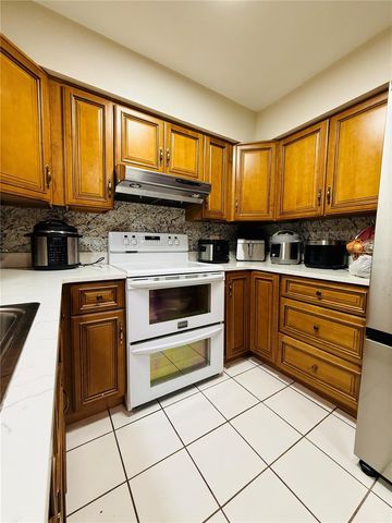 2416 WISHING WELL CIRCLE, Tampa, FL 33619