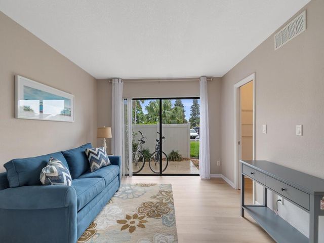 3206 S Lakeview Circle 1105, Fort Pierce, FL 34949