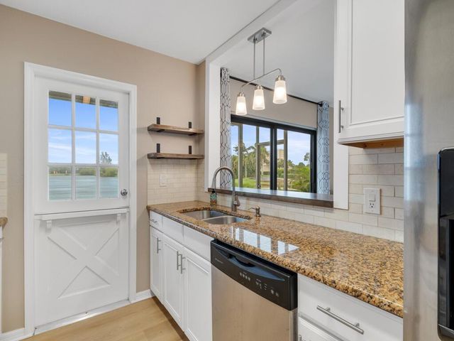 3206 S Lakeview Circle 1105, Fort Pierce, FL 34949