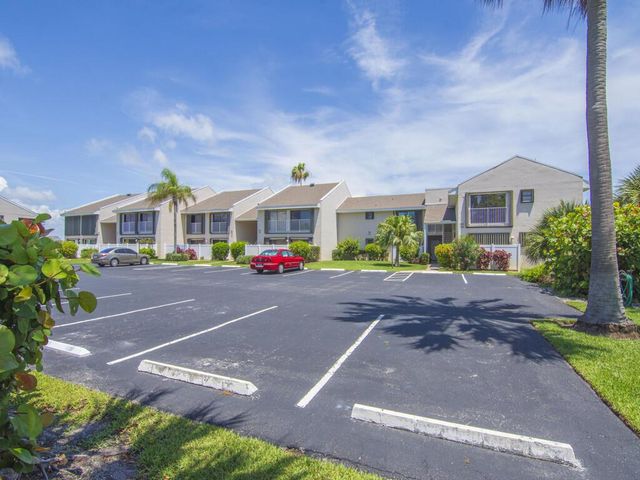 3206 S Lakeview Circle 1105, Fort Pierce, FL 34949