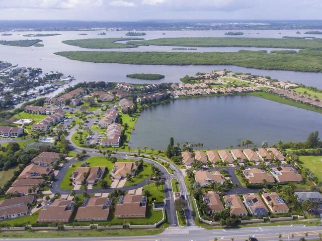 3206 S Lakeview Circle 1105, Fort Pierce, FL 34949