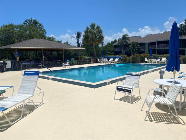 3206 S Lakeview Circle 1105, Fort Pierce, FL 34949