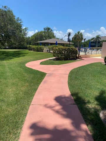 3206 S Lakeview Circle 1105, Fort Pierce, FL 34949