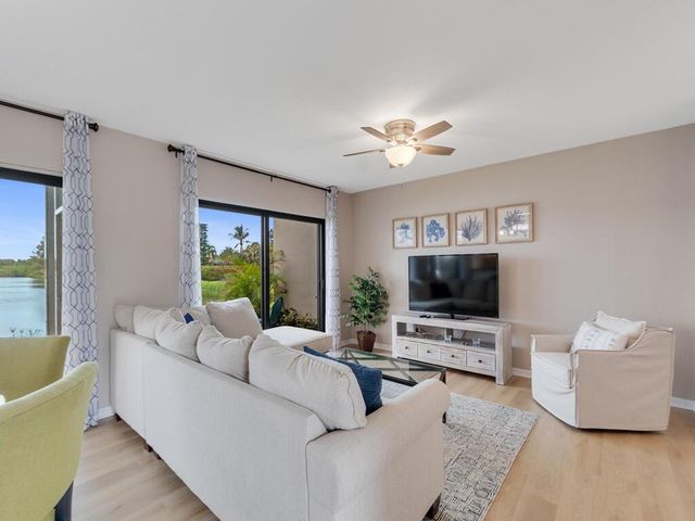 3206 S Lakeview Circle 1105, Fort Pierce, FL 34949
