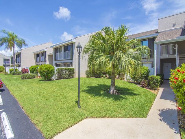 3206 S Lakeview Circle 1105, Fort Pierce, FL 34949