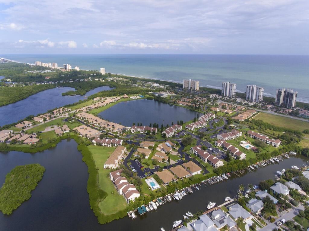 3206 S Lakeview Circle 1105, Fort Pierce, FL 34949