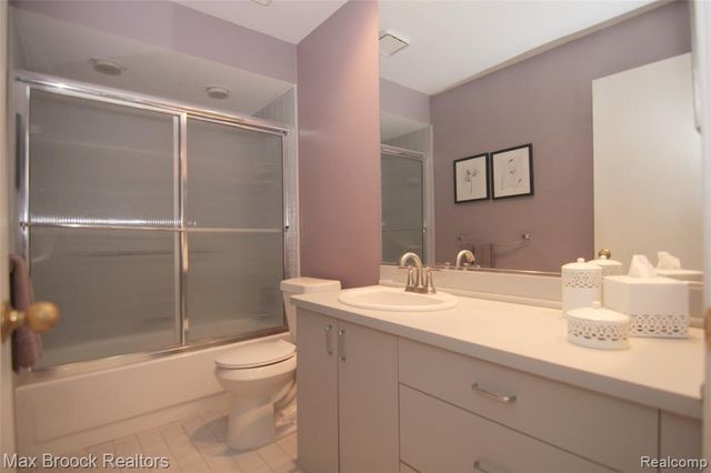 30594 Orchard Lake Road 50, Farmington Hills, MI 48334