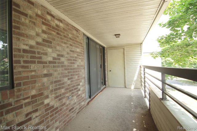 30594 Orchard Lake Road 50, Farmington Hills, MI 48334