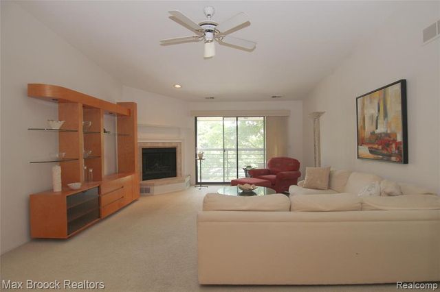 30594 Orchard Lake Road 50, Farmington Hills, MI 48334