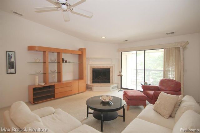30594 Orchard Lake Road 50, Farmington Hills, MI 48334
