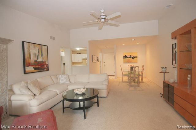 30594 Orchard Lake Road 50, Farmington Hills, MI 48334