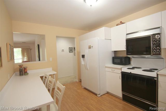 30594 Orchard Lake Road 50, Farmington Hills, MI 48334