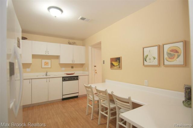 30594 Orchard Lake Road 50, Farmington Hills, MI 48334
