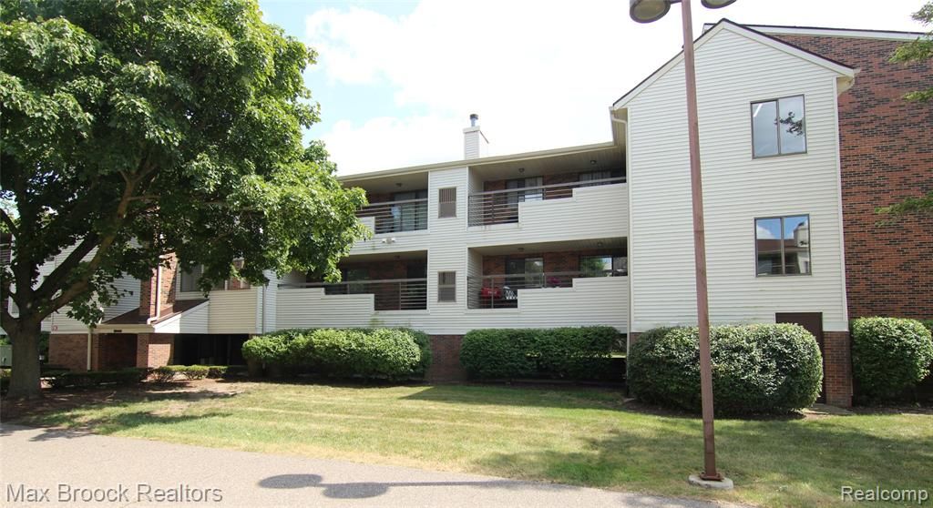 30594 Orchard Lake Road 50, Farmington Hills, MI 48334