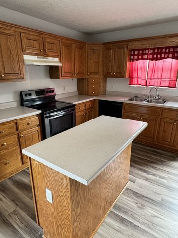 354 Spring Creek Rd, Lafayette, TN 37083