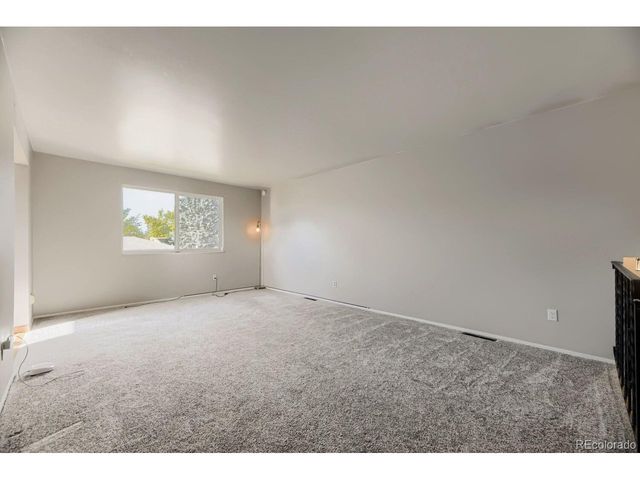 7056 W Rowland Ave, Littleton, CO 80128