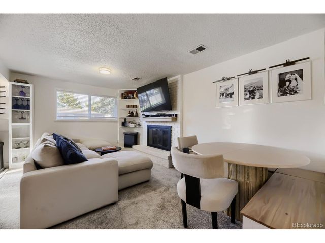 7056 W Rowland Ave, Littleton, CO 80128