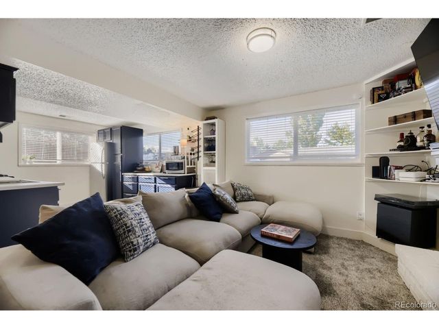 7056 W Rowland Ave, Littleton, CO 80128