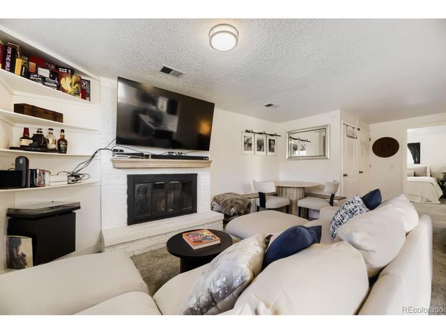 7056 W Rowland Ave, Littleton, CO 80128